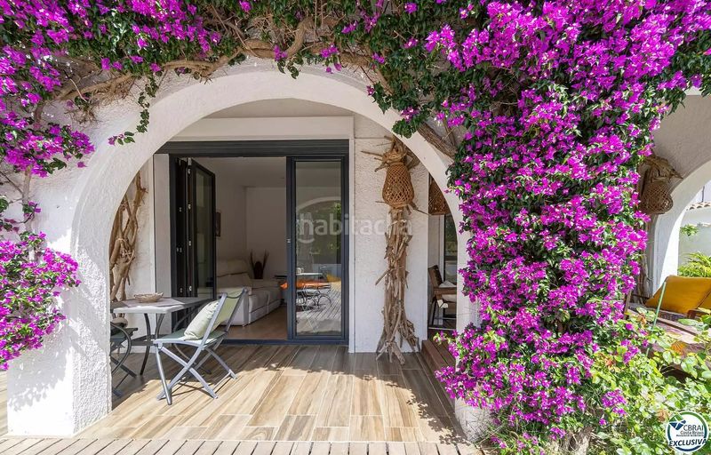 Foto cc1a5719-bbe1-4a15-8ebe-3a34613f93dc. Casa amb piscina a Peni Empuriabrava