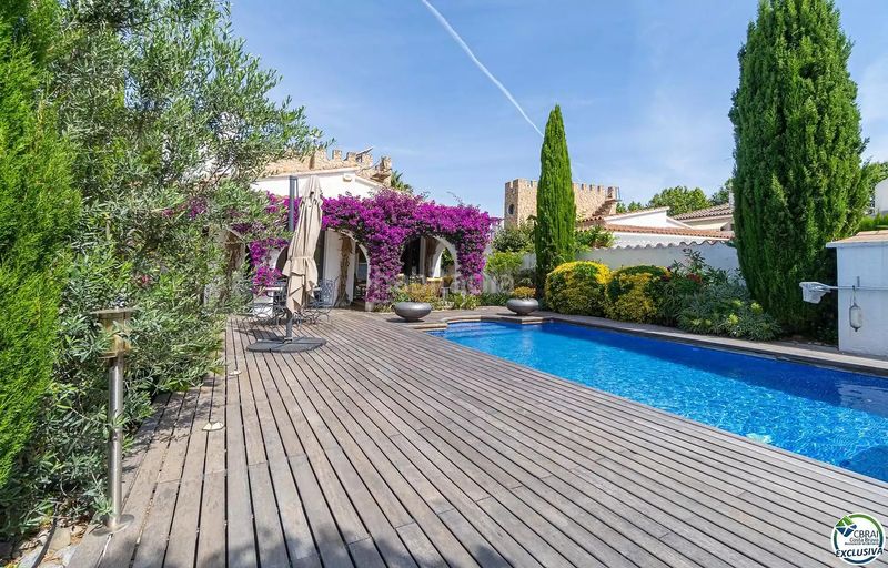 Foto e4c8fa0a-bd1b-4676-b662-eb310a991da1. Casa amb piscina a Peni Empuriabrava