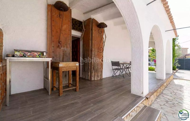 Foto eaefbdab-d23b-4e20-afe8-814df4e86cf0. Casa amb piscina a Peni Empuriabrava