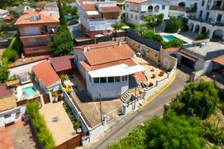 Casa en Del riu besos 1. Casa independiente con 3 dormitorios en rosas, costa brava