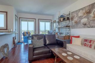 Flat  Gran reserva, cami de flors n °, planta 3 , puerta 52 , paking 2. Appartement situé sur la troisième ligne de mer avec piscine, ja