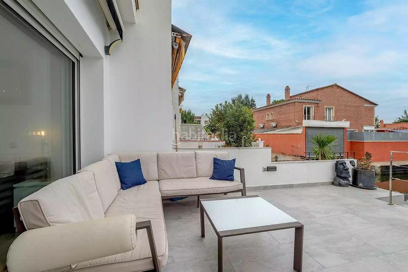Foto aaa45a99-c083-4396-b543-13e23ca8f290. Edifici a Cap Ras - Creus - Falconera Empuriabrava