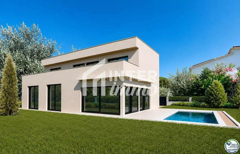 Foto b5caee53-fdc2-4134-9da7-41b0abe7cd15. Casa en carrer huelva 10 esta villa no es para todo el mundo y eso es justo lo que la hace interesante en Roses