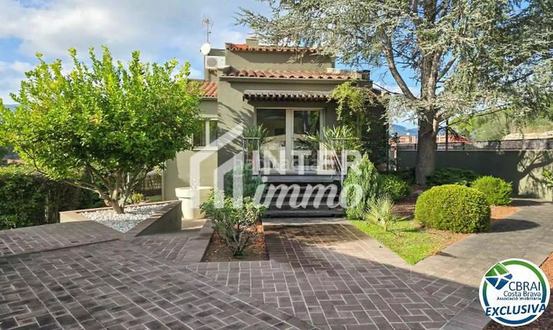 Foto 0e99699b-9459-4b29-a1bf-cc24620b347c. House in calle rosselló 8 in Jonquera (La)