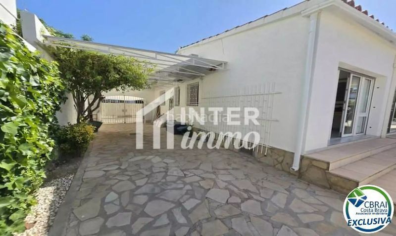 Foto 01307a20-48a4-4845-bfab-b41bc578f34f. Casa a carrer montseny 82 a Carlit - Montseny Empuriabrava