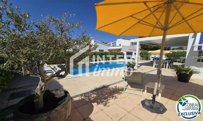 Foto 07c3514d-872b-445b-a4e2-a54e25d2ca77. Casa a carrer montseny 82 a Carlit - Montseny Empuriabrava