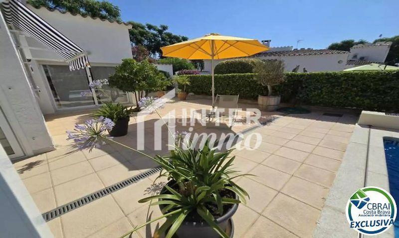 Foto 1d69cf59-f11a-4630-9c7b-6379eb23f467. Casa a carrer montseny 82 a Carlit - Montseny Empuriabrava