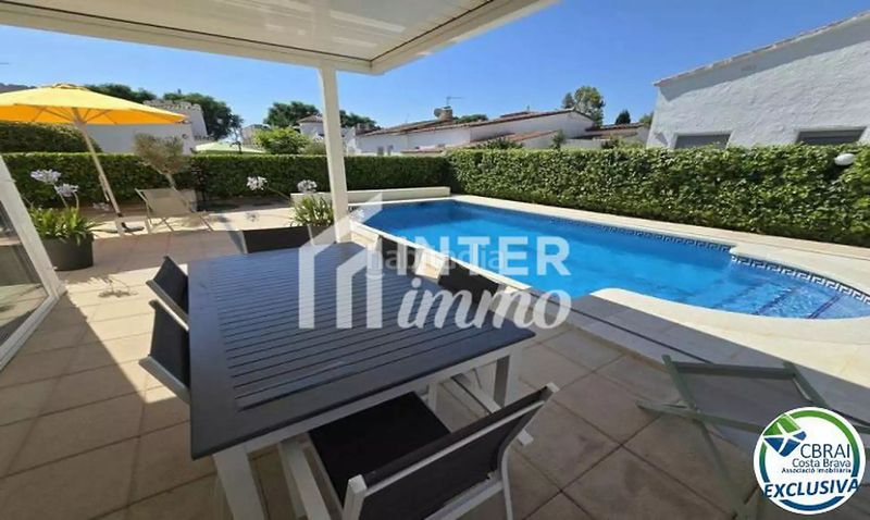Foto 523f645a-5583-4f6d-acec-ab4636b28ca3. Casa a carrer montseny 82 a Carlit - Montseny Empuriabrava