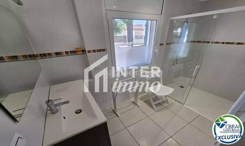Foto 5e9f8a0e-6d1c-47cb-9a42-e9cb422504af. Casa a carrer montseny 82 a Carlit - Montseny Empuriabrava