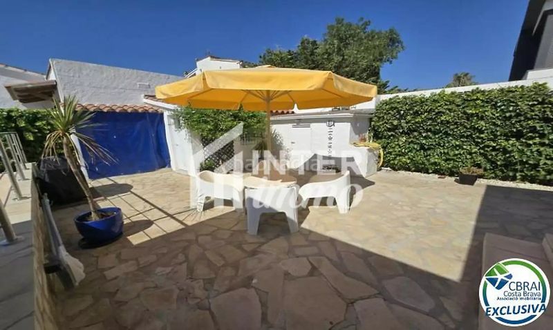 Foto 6559447a-70fe-47f9-a82f-6b717a297dd9. Casa a carrer montseny 82 a Carlit - Montseny Empuriabrava