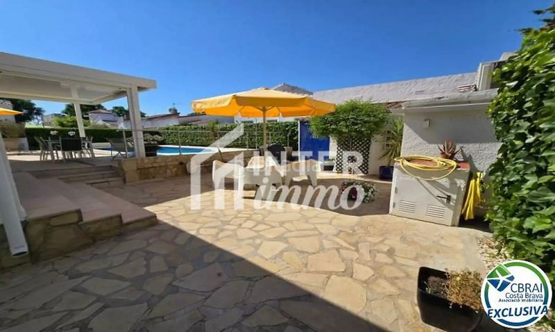 Foto a8df56af-a7d4-4039-9efb-eec30c9bd431. Casa a carrer montseny 82 a Carlit - Montseny Empuriabrava