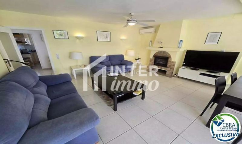 Foto db238e0c-30c1-4694-994d-25cf4ea95669. Casa a carrer montseny 82 a Carlit - Montseny Empuriabrava