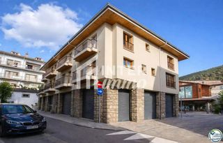 House in Calle balmes 6. Casa de pueblo de tres plantas con garaje