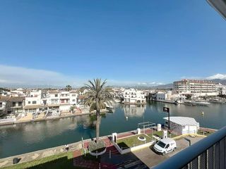 Estudio  Avenida del canal 19. Estudio con vistas al canal en el corazón de empuriabrava