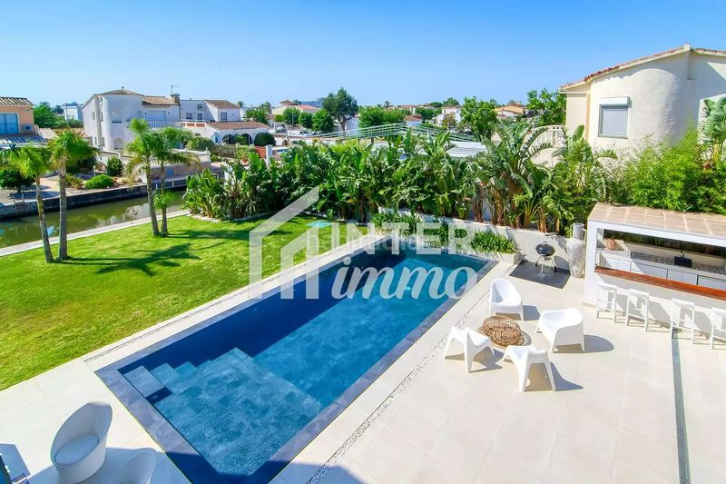 Foto 30815188-93c2-4715-b5d4-76143f70e8b5. Casa a sector medes 17 a Cap Ras - Creus - Falconera Empuriabrava
