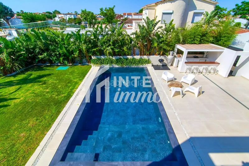 Foto 8f258f15-77fb-4d66-bccd-298b3f339ec0. Casa a sector medes 17 a Cap Ras - Creus - Falconera Empuriabrava