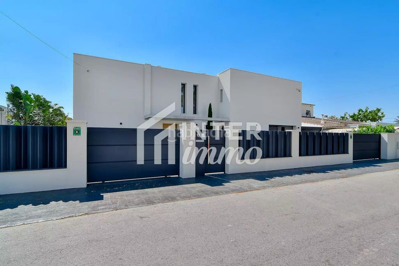 Foto 9b6f2be2-6bb1-4e97-b2a5-ce4b72e82428. Casa a sector medes 17 a Cap Ras - Creus - Falconera Empuriabrava