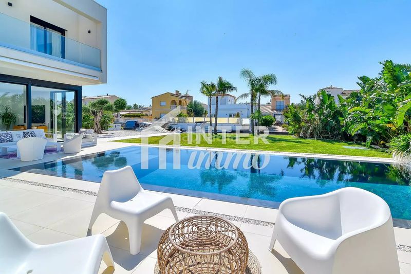 Foto a187825e-c0ba-4335-a55f-0ee7319e4140. Casa a sector medes 17 a Cap Ras - Creus - Falconera Empuriabrava