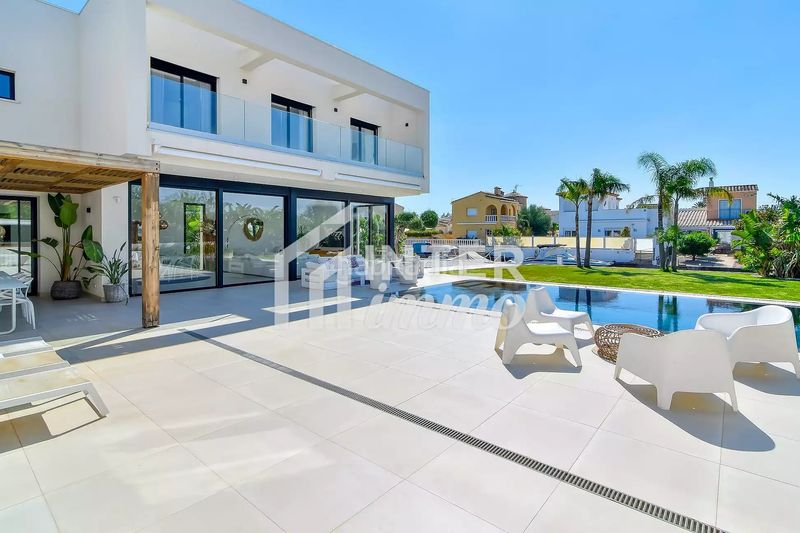 Foto fc6a8965-6c0f-44af-a372-978e4d0dddab. Casa a sector medes 17 a Cap Ras - Creus - Falconera Empuriabrava