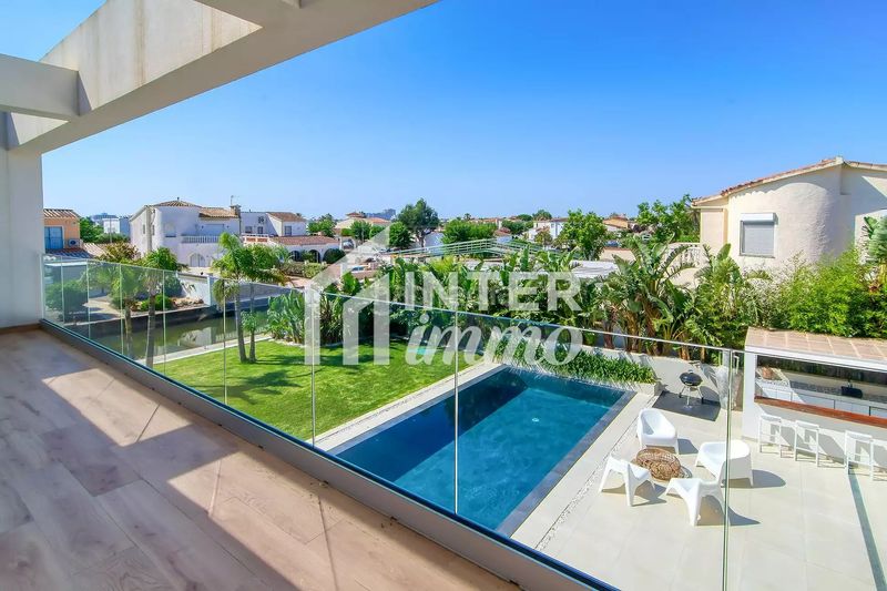 Foto fcf9d070-39b4-4e73-a477-38ac71a5b760. Casa a sector medes 17 a Cap Ras - Creus - Falconera Empuriabrava