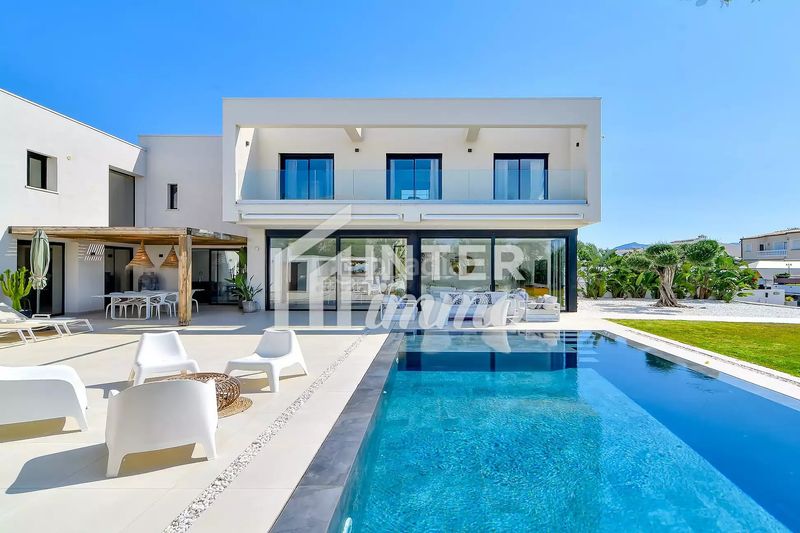 Foto ffb999c4-536e-4ffc-8ae7-078509892d34. Casa a sector medes 17 a Cap Ras - Creus - Falconera Empuriabrava