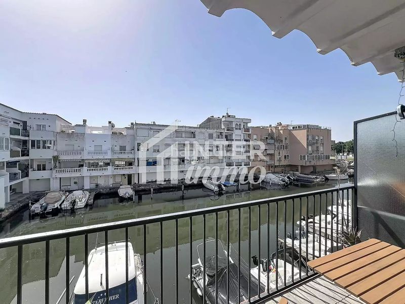 Foto d1a18dcf-5a9f-4c6e-b0fa-e882aeba34be. Pis amb aparcament a Alberes Empuriabrava