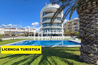 Piccolo appartamento in Paseo maritimo 31. Baja de precio! ático en 1º línea con preciosas vistas y licenci