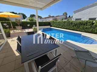 Maison à Carrer montseny 82. Casa de una sola planta con licencia t.  sector montseny