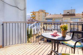 Apartament a Calle calderon de la barca 32. Bonito apartamento a 100 metros del mar en la zona de salata