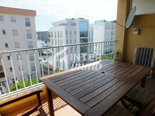 Apartment in Avenida de la platja 74. Apartamento soleado con terraza y plaza de aparcamiento en santa