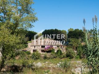 Maison à Calle cal barquer s/n. Excepcional complejo rural de 1.360 m frente al río fluvià en el