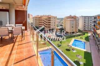 Apartamento en Avenida santa margarida 9 9. Luminoso ático con terraza, piscinas, parking y trastero en sant