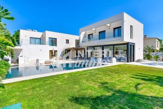 Maison à Sector medes 17. Villa de prestigio con amarre de 25 m en los canales de empuriab