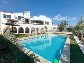 Maison  Montgri 57. Casa dividida en tres apartamentos piscina garaje empuriabrava