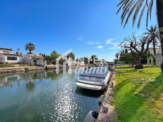 Apartament  Carrer segre 3 bat a 17487 empuriabrava. Apartamento t3 con licencia tur�stica
