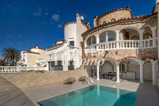 Casa  Calle sant maurici  j 1. Magn�fica casa de pescador con fondeo y piscina