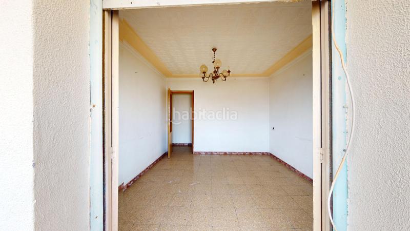 Foto 61ad2830-8eed-4bd1-9d77-d7f04b00b3b3. Piso  a reformar , zona la vereda en Novelda