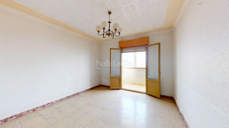 Foto c2bc99ba-9469-40eb-b369-62087f4a4032. Piso  a reformar , zona la vereda en Novelda