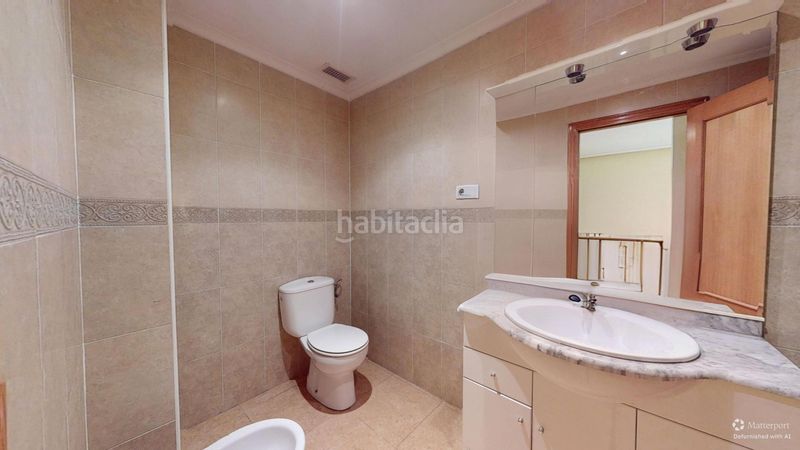 Foto 2f3b96e9-b731-4618-a247-2b0c0bc2d038. Casa amb aparcament a Catral