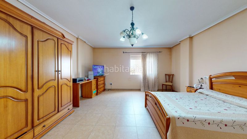 Foto 35f46261-e70b-4b53-abcc-66b9befd77fc. Casa amb aparcament a Catral