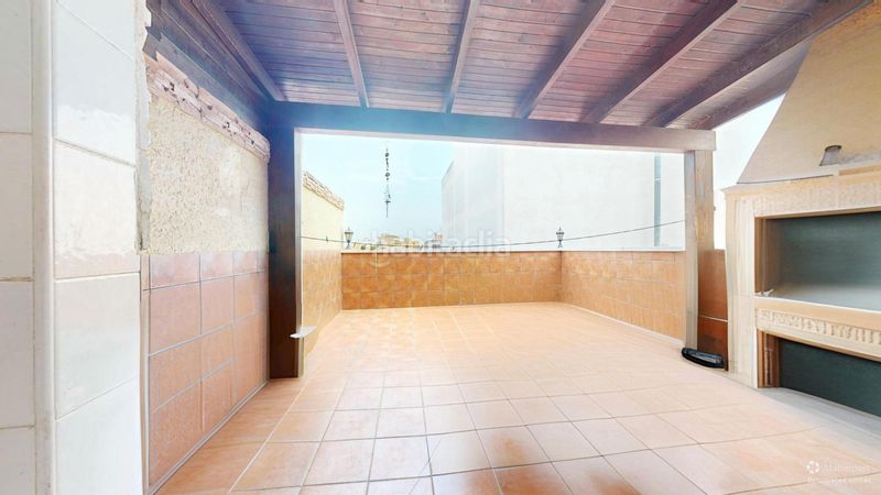 Foto 5b26a2a9-d7d8-4e81-bfde-9b4761fcdba8. Casa amb aparcament a Catral