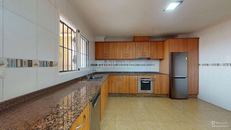 Foto f2cfdbc8-e846-4775-a4c4-35183255af74. Casa amb aparcament a Catral