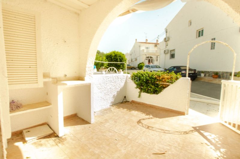 Foto 90f070cb-0fc3-42fb-bd32-4ff28b1f67e5. Casa adosada se vende bungalow 1 dormitorio zona torre del moro a 3 minutos del mar en Torrevieja