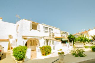 Casa adossada  Torrevieja - ur panorama. Se vende bungalow en torrevieja 1 dormitorio zona torre del moro