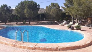 Chalet en Petrer. Se vende chalet en petrer zona aguarrius