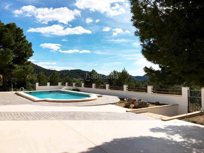 Foto 481d8ef9-6888-4592-bd68-2e56053ba426. Xalet amb piscina a Castalla