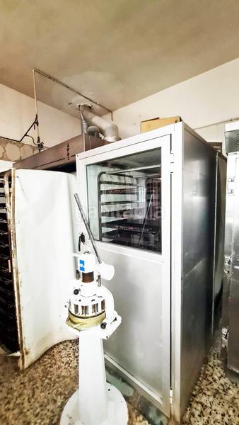 Foto 0a4b4d70-6e8b-4c52-89bc-59efba557bea. Casa se vende casa de 2 plantas, con panaderia y maquinaria, . oportunidad de negocio en Elda