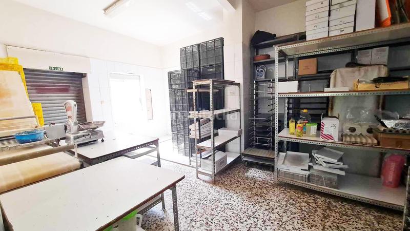 Foto 4465d32e-ad76-4df8-a1be-f66e3fee6774. Casa se vende casa de 2 plantas, con panaderia y maquinaria, . oportunidad de negocio en Elda