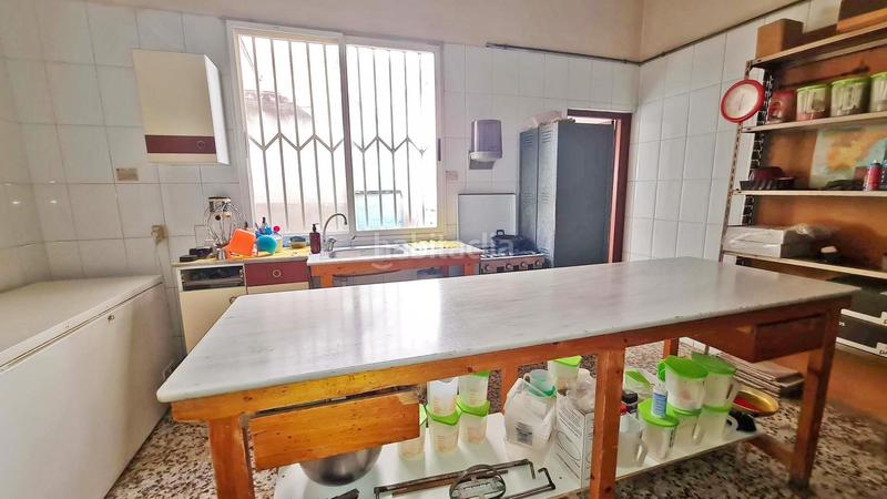 Foto a464bb12-6e46-461a-bfa9-ec50e90c6331. Casa se vende casa de 2 plantas, con panaderia y maquinaria, . oportunidad de negocio en Elda
