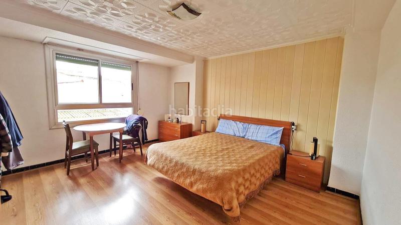 Foto b6b34ed8-b30a-42bf-a785-6b1afd2c536c. Casa se vende casa de 2 plantas, con panaderia y maquinaria, . oportunidad de negocio en Elda